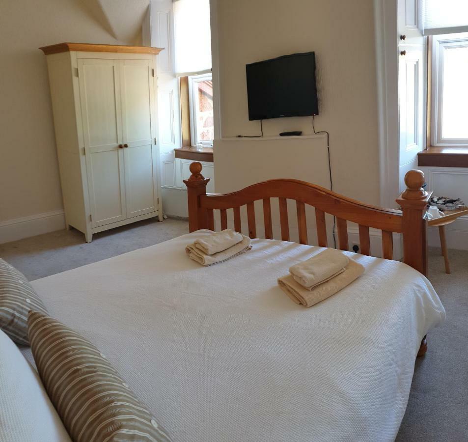 The Old Rectory Bed & Breakfast Largs Bagian luar foto